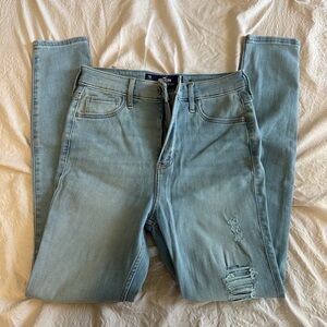 Hollister Ultra High-Rise Super Skinny Soft Stretch Ripped Jeans